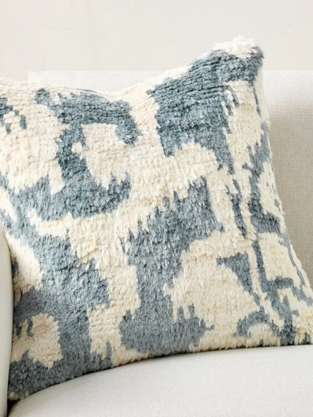NWT $99.50 POTTERY BARN Reign Ikat Pillow Cover 22”x22”